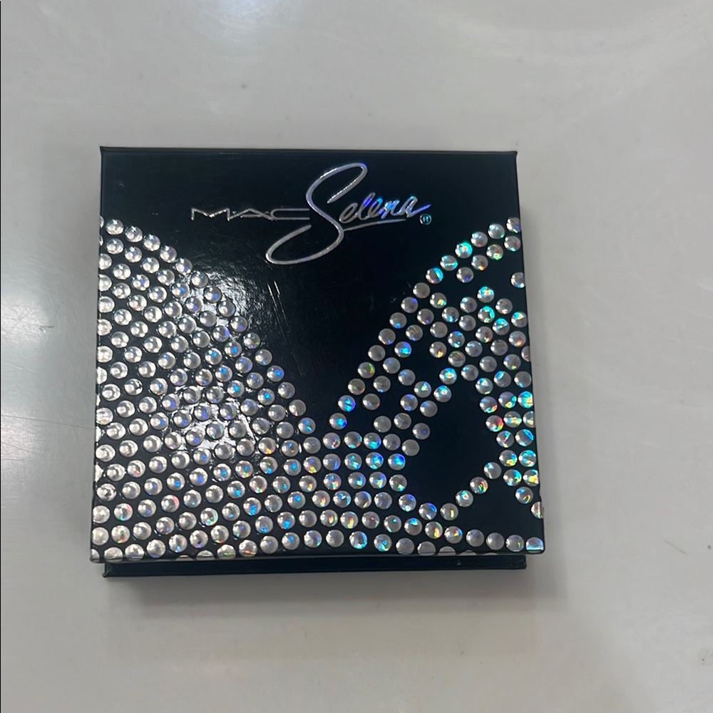 MAC Cosmetics Selena Highlighter - Silver Edition